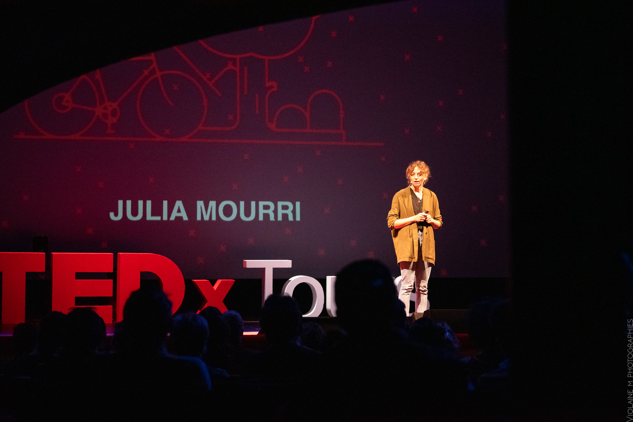 Aller + loin : Julia Mourri