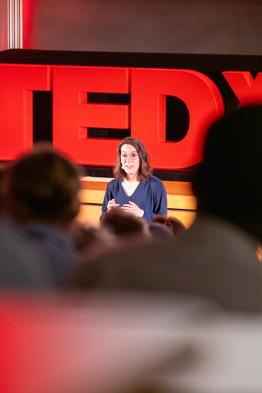 Julia Aubouin-Bonnaventure TEDxTours